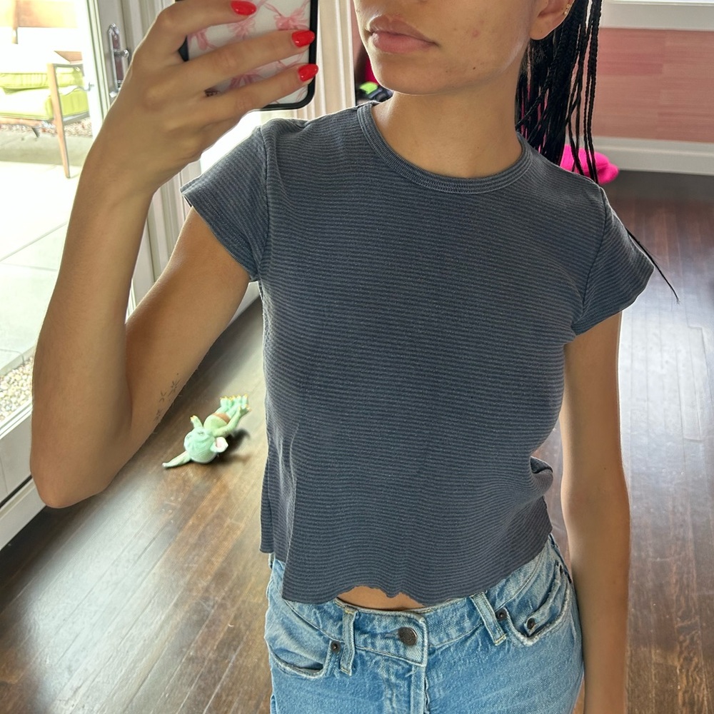 Brandy Melville cropped t-shirt baby tee
